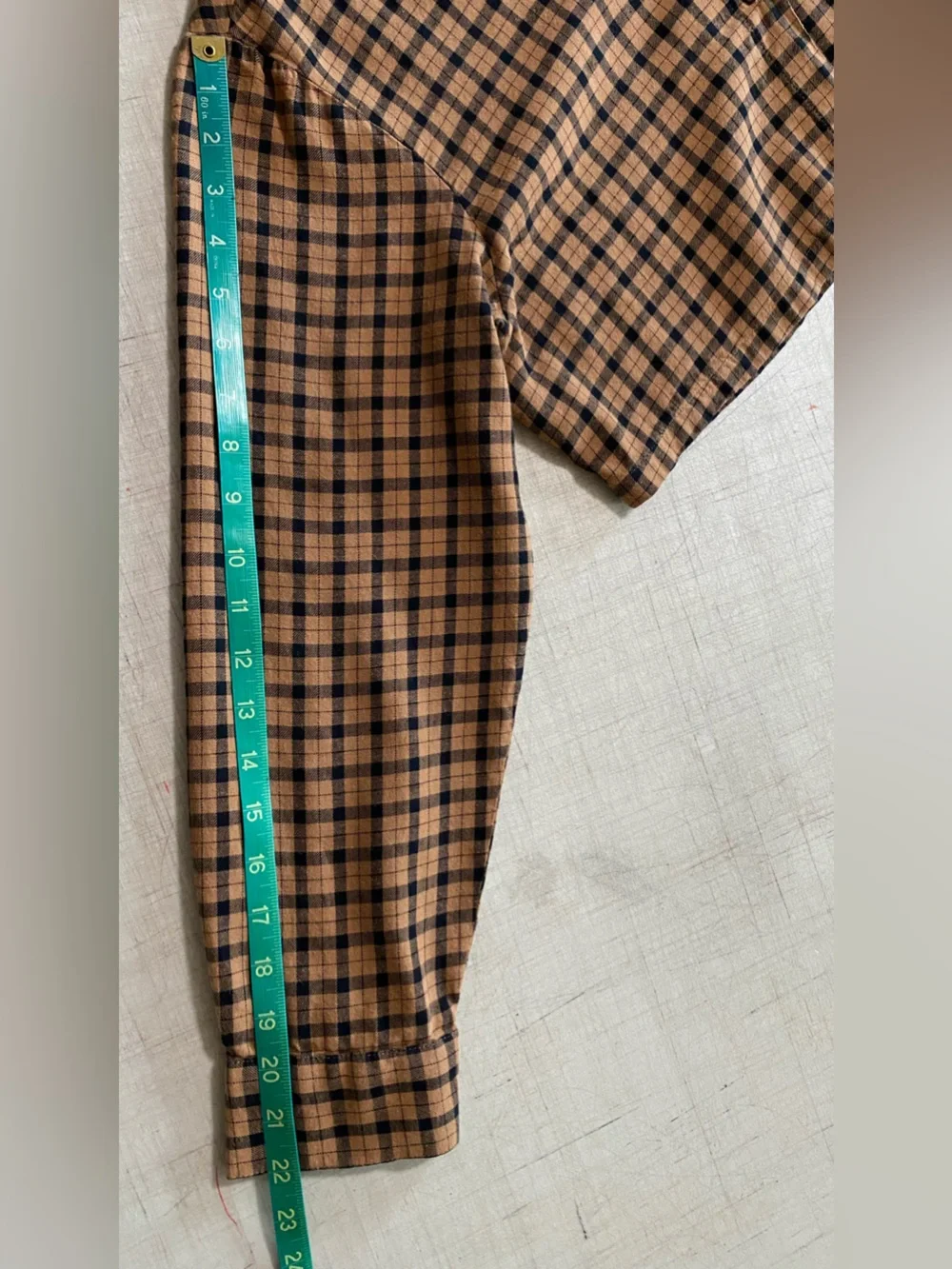 H&M Cropped Plaid Button-Down Shirt - Brown & Black - Picture 10 of 10